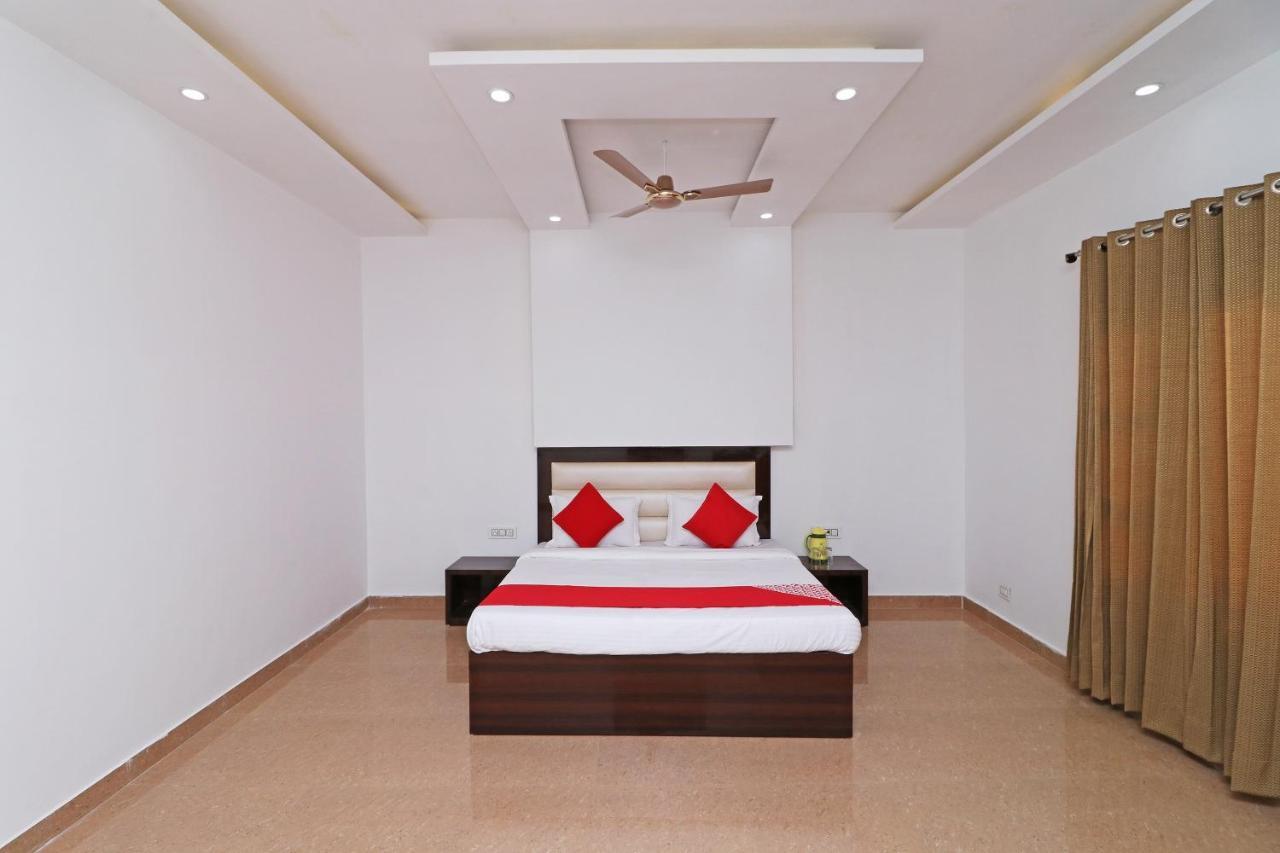 Oyo 29755 Hotel Jammu Airlines Exterior photo